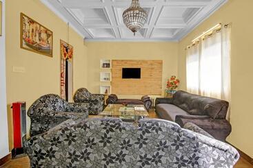 هتل Super Collection O Grey Castle Inn