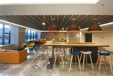 هتل Holiday Inn Express Hohhot East Station By Ihg