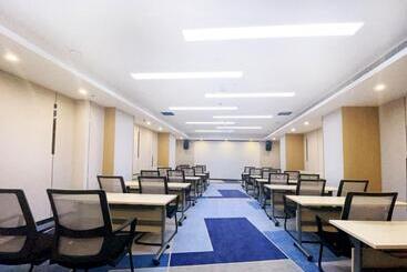 هتل Holiday Inn Express Hohhot East Station By Ihg