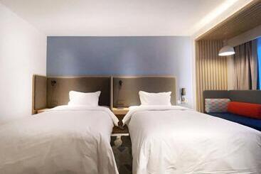 هتل Holiday Inn Express Hohhot East Station By Ihg