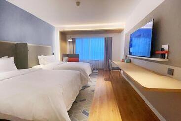 هتل Holiday Inn Express Hohhot East Station By Ihg