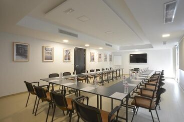 Maia Hotel Suites