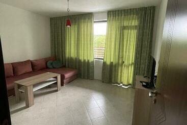 Studio 8 Arapya