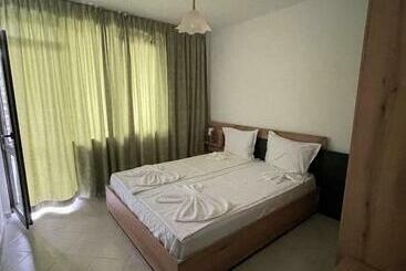 Studio 8 Arapya