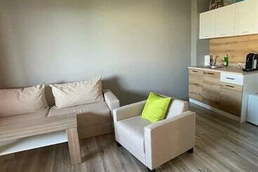 Studio 8 Arapya