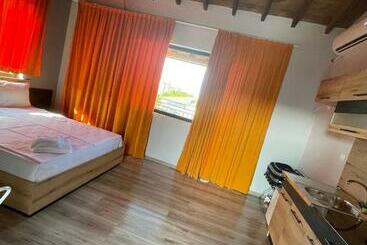 Studio 8 Arapya