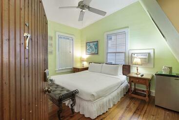 هاستل Curry House   Pool, King Bed & Balcony! Room 7