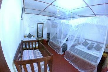 تختخواب و صبحانه New Sisira Natural Lodge