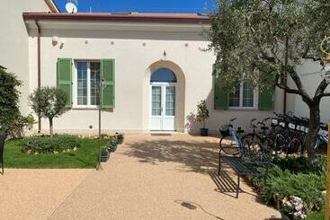مبيت وإفطار Villino Micol Camere A Due Passi Dal Mare