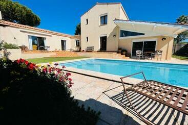 پانسیون Annexe Des Pins   Studio Gîte Avec Piscine & Climatisation