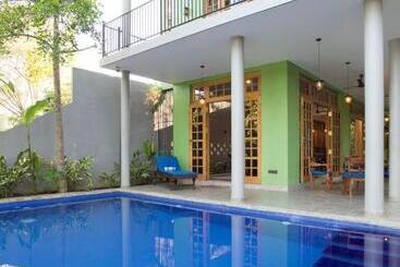 پانسیون Barefoot Bungalow Hikka