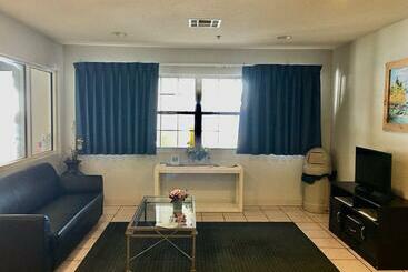 هتل Chadron Inn & Suites