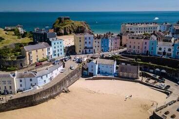 Chart House Sleeps 6