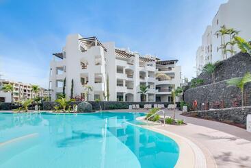 Gazmira 3 1 Penthouse Deluxe & Jacuzzi 3b