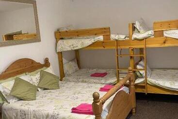 پانسیون The New Macleods Guest House