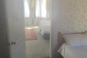 پانسیون The New Macleods Guest House