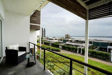 St Jacinto Island Villa By Jadecaps  Bay View And Infinity Pool Near Goa Airport