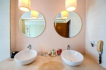 St Jacinto Island Villa By Jadecaps  Bay View And Infinity Pool Near Goa Airport