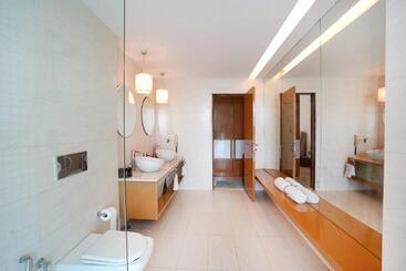 St Jacinto Island Villa By Jadecaps  Bay View And Infinity Pool Near Goa Airport