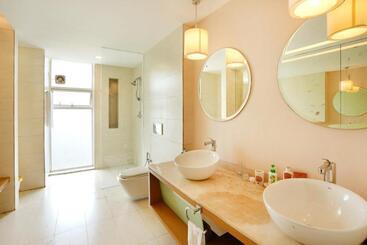 St Jacinto Island Villa By Jadecaps  Bay View And Infinity Pool Near Goa Airport