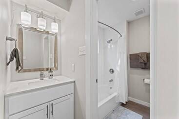 Cozy Efficiency Studios Close To Downtown And Domain