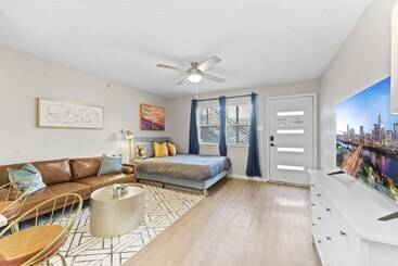 Cozy Efficiency Studios Close To Downtown And Domain
