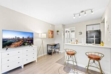 Cozy Efficiency Studios Close To Downtown And Domain