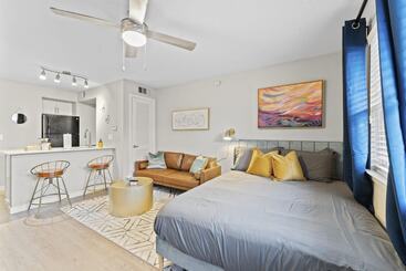Cozy Efficiency Studios Close To Downtown And Domain