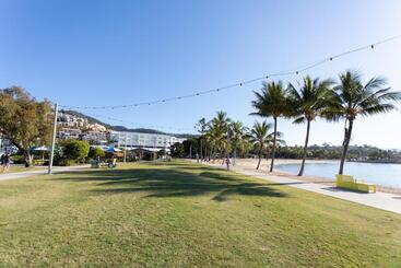 Airlie Sun & Sand Accommodation #4