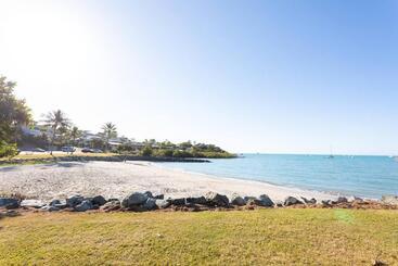 Airlie Sun & Sand Accommodation #4