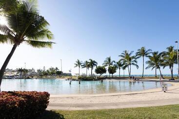 Airlie Sun & Sand Accommodation #4