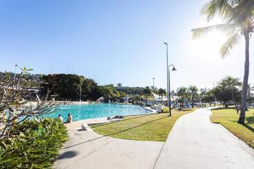 Airlie Sun & Sand Accommodation #4