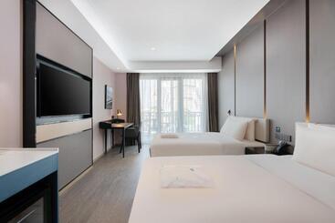 Atour Hotel Xishuangbanna Jinghong Gaozhuang Starlight Night Market