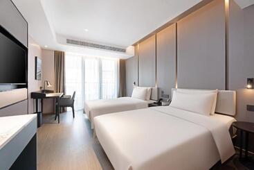 Atour Hotel Xishuangbanna Jinghong Gaozhuang Starlight Night Market