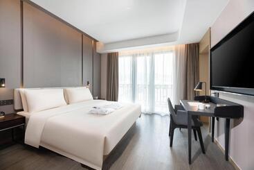 Atour Hotel Xishuangbanna Jinghong Gaozhuang Starlight Night Market
