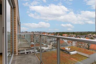 Charming Apartment Near The Beach With Balcony