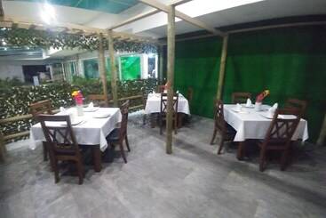 هتل Campestre El Cisne