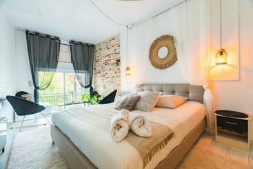 호텔 Chambre Unique Lovya, Avec Jacuzzi En Hypercentre