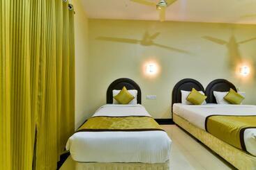 هتل Baga Fantacia Beach Inn