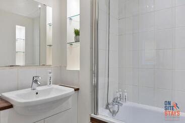 Onsitestays   Contemporary 2 Bed Apt With Ensuite, 2 X Free Parking Spaces & A Balcony