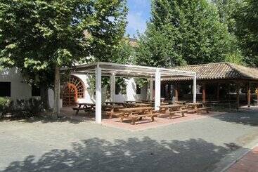 Albergue Inturjoven El Bosque   Hostel