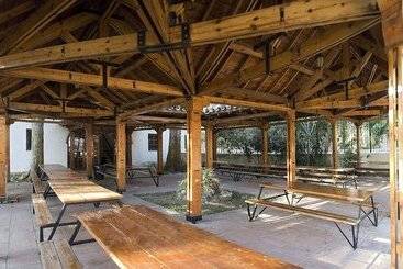 Albergue Inturjoven El Bosque   Hostel