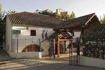 Albergue Inturjoven El Bosque   Hostel