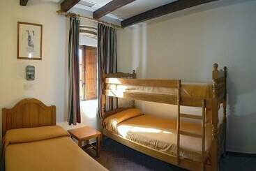 Albergue Inturjoven El Bosque   Hostel