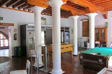 Albergue Inturjoven El Bosque   Hostel
