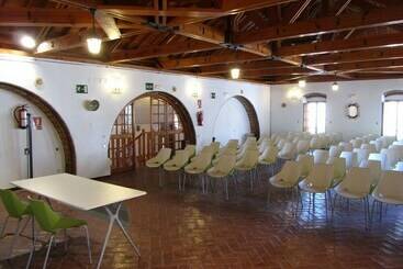 Albergue Inturjoven El Bosque   Hostel