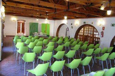 Albergue Inturjoven El Bosque   Hostel