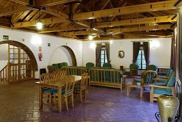 Albergue Inturjoven El Bosque   Hostel