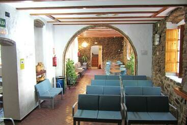 Albergue Inturjoven El Bosque   Hostel