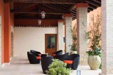 هتل Antico Borgo Torricella